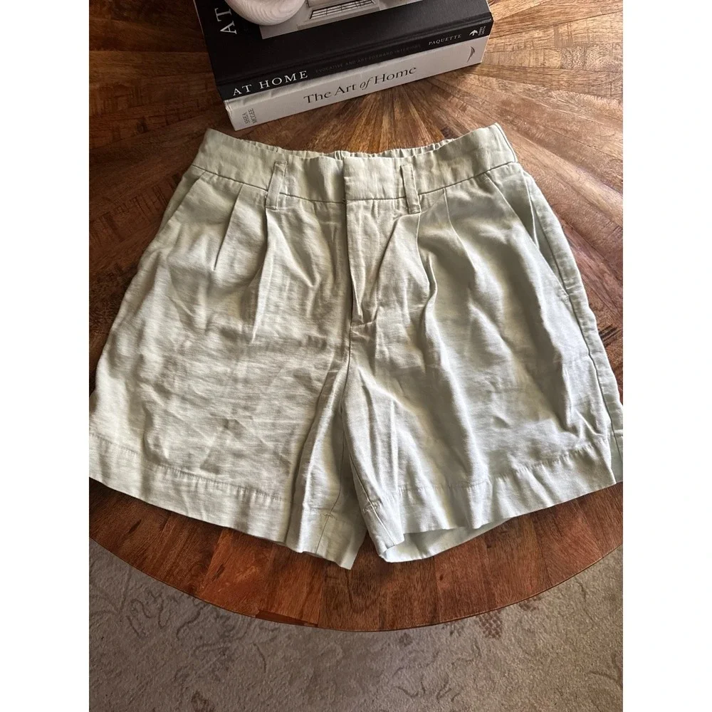 A‎ New Day light green short